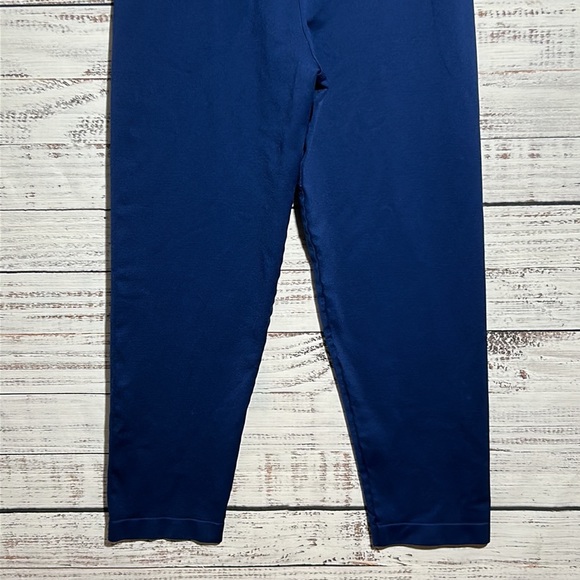 NUX Women's Solid Navy/Blue V-Crop Mid-Rise
Pull-On Crop Leggings XL - Picture 5 of 12